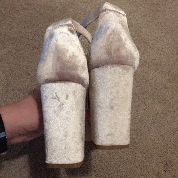 Nine West light pink velvet chunky heels - Picture 3 of 5